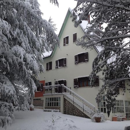 B&B Gli Scoiattoli Рокка-ді-Меццо Екстер'єр фото