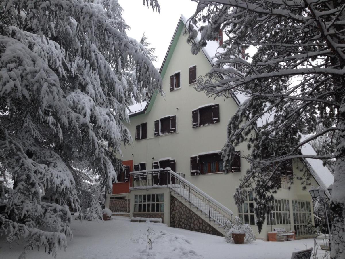 B&B Gli Scoiattoli Рокка-ді-Меццо Екстер'єр фото