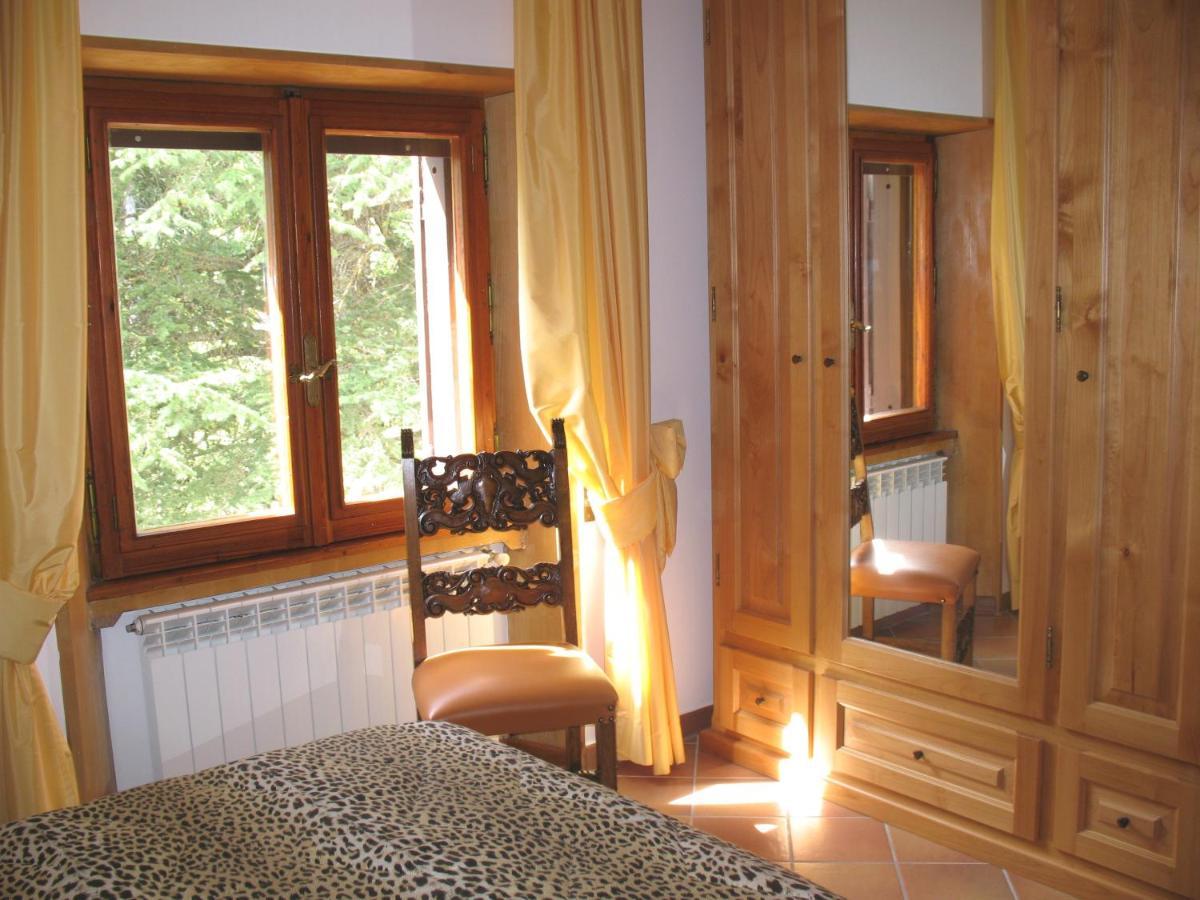 B&B Gli Scoiattoli Рокка-ді-Меццо Екстер'єр фото